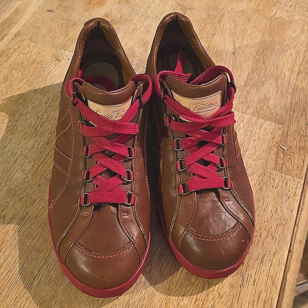 SIZE 8.5 MENS LOUIS VUITTON SNEAKERS